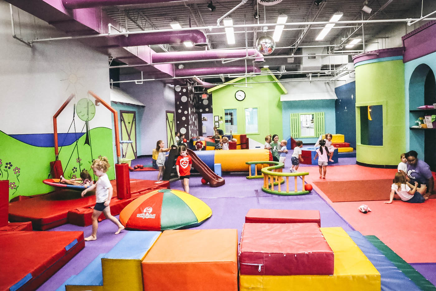 A wideshot picture of children playing in a Romp n' Roll indoor playground franchise