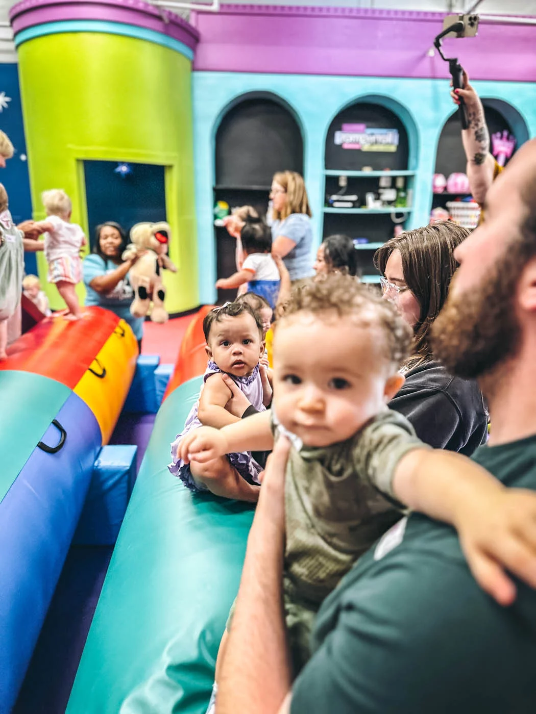 A group of kids and adults at Romp n' Roll at enrichment classes for kids.